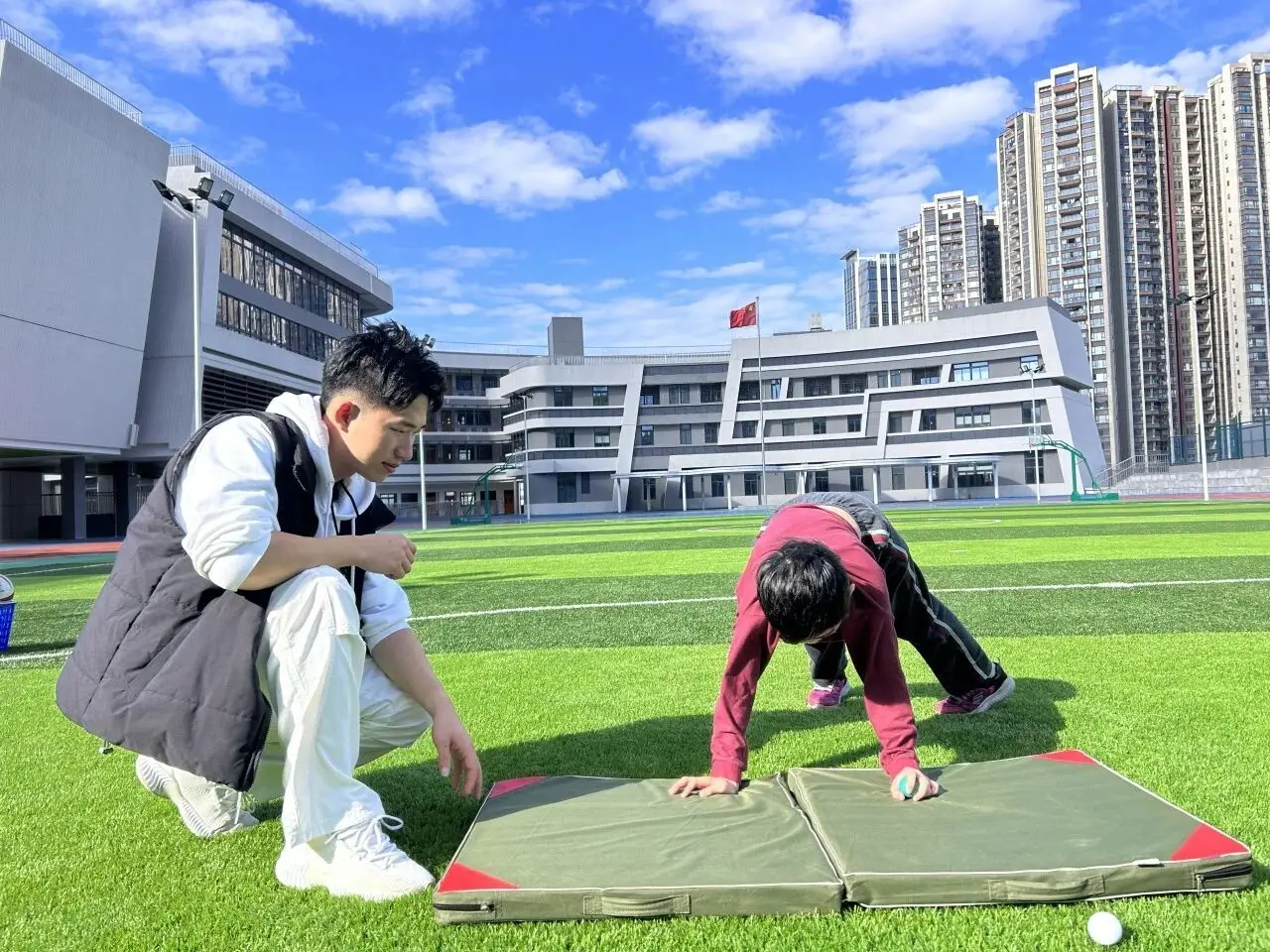 香洲區教育局局長：加快匯文中學等專案建設、選址新建灣仔中學