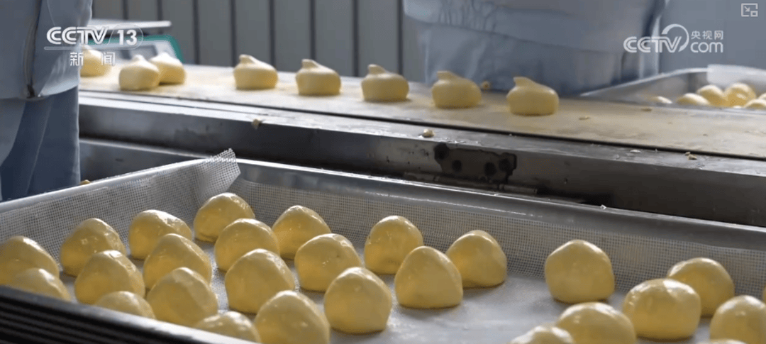 消費市場開啟“年味模式” 傳統美食改良煥新