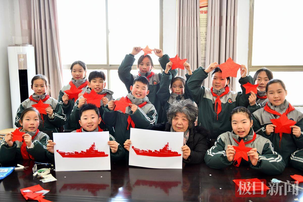 情繫邊海防，共築強軍夢！襄陽艦與襄陽小學生互贈擁軍“大禮包”