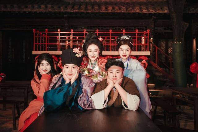 過年就來臺兒莊，全國在校大學生、18歲以下未成年人，門票免費！